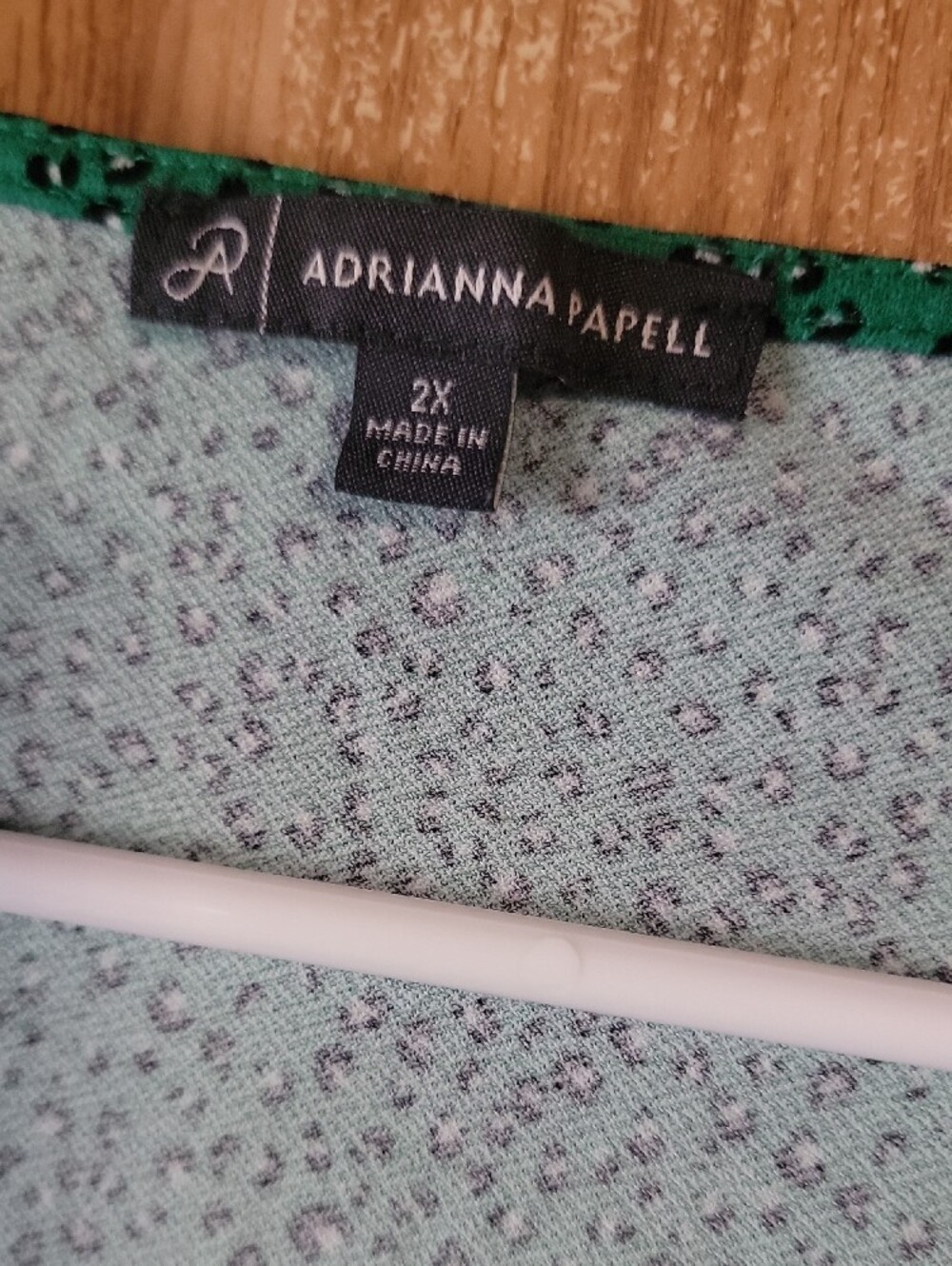 *8/8/$8 SALE* Adrianna Papell Emerald Green V-Neck Long Sleeve Blouse - Picture 2 of 4